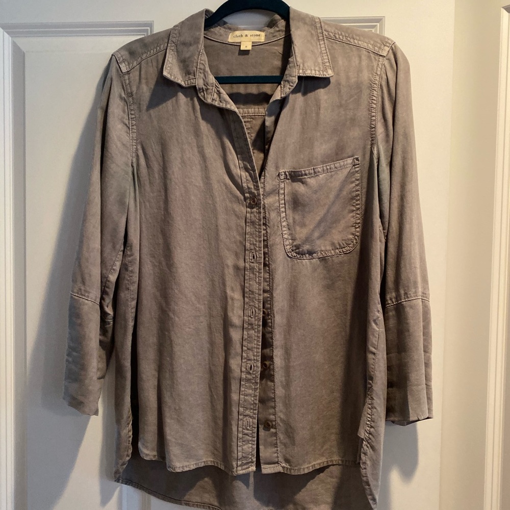 Cloth and stone button up